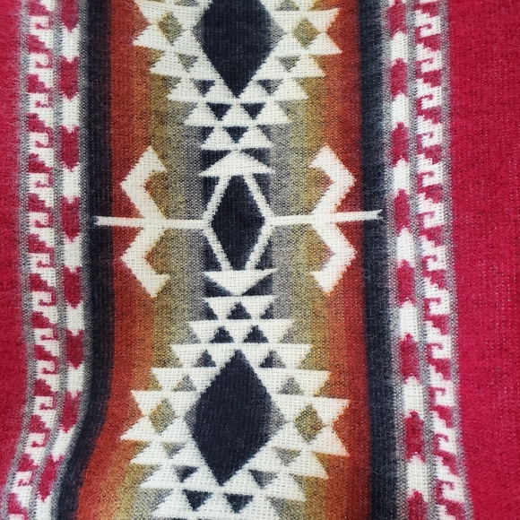 RED ALPACAS DESIGN COZY, ULTRA SOFT, BLANKET - Picture 4 of 4